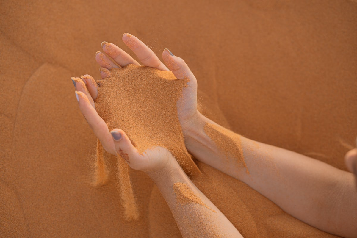 Henné naturel sur les pieds — Photo Hassan OUAJBIR / Unsplash